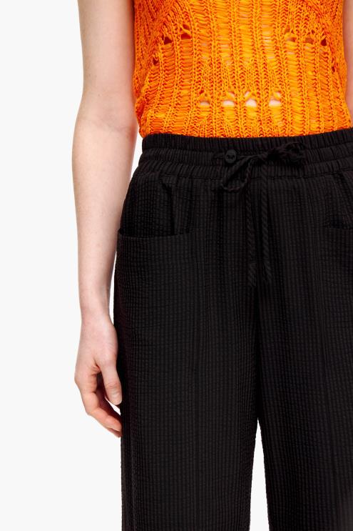 preto roupas 64X4N412 calças de textura Bimba Y Lola